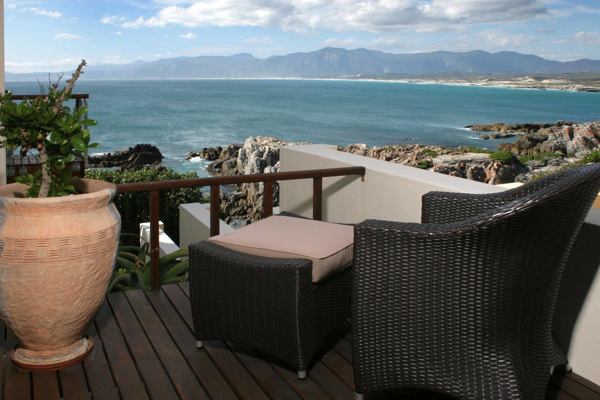Cliff Lodge Gansbaai Exteriör bild